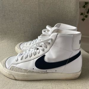 NIKE BLAZERS